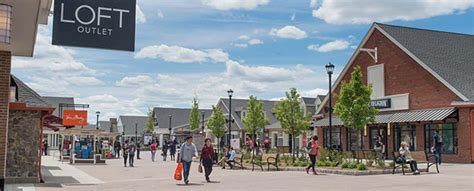 Woodbury Common Premium Outlets 2024 Info And Deals Save 47 Use