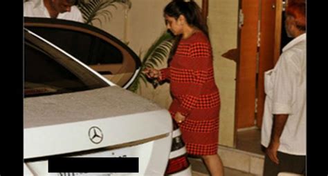 Pregnant Rani Mukerji Caught On Camera With Baby Bump News Nation