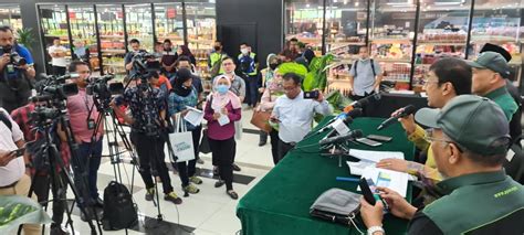 Aduan anda akan dipanjangkan kepada telco yang terlibat. SIDANG MEDIA | MAJLIS PENYERAHAN MEMORANDUM ADUAN PENGGUNA ...