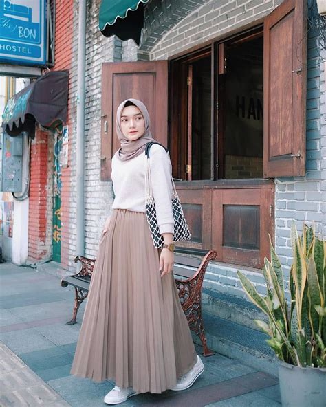 Ootd Celana Warna Cream Hijab / Ootd Hijab Rok Span Hitam Putih