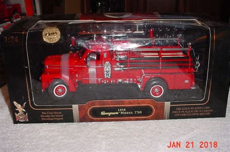 Signature Series 1958 Seagrave Model 750 Fire Truck Pumper 124 Diecast