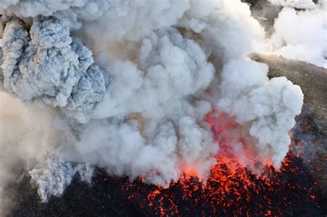 Japan S Shinmoedake Volcano Spews Ash Lava In Strongest Eruption In Years Cbs News