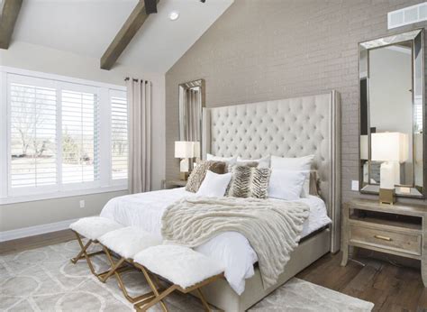 Creating A Relaxing Beige And White Bedroom