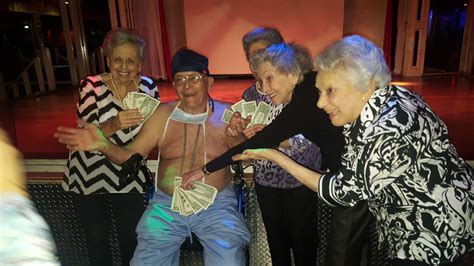 silver strippers put on show for retirement community neighbors abc7 chicago