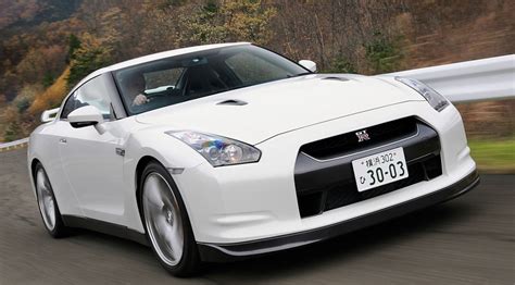 Nissan gtr price (gst rates) in india starts at ₹ 2.12 crore. Car Automobile World: pics of Nissan GTR car