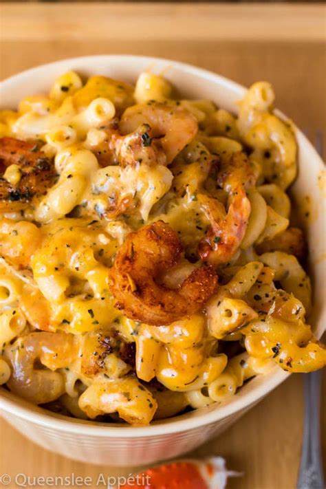 There are several meat based dishes that compliment the taste of mac and cheese very well. CAJUN SHRIMP AND CRAB MAC AND CHEESE - KEJOBONG