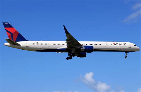 Boeing 757 300 Delta Airlines Photos And Description Of The Plane
