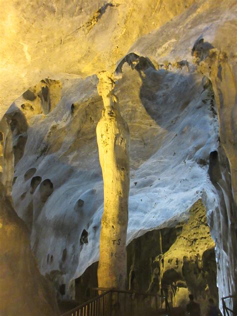 Stone Pillar In Ramayana Cave Batu Caves Malaysia Flickr