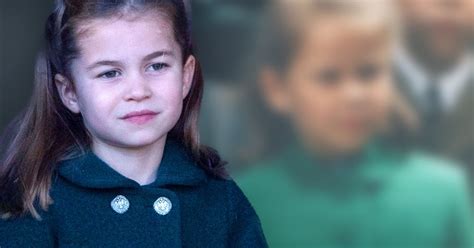 Die tochter von prinz william und herzogin kate hält einen . Prinzessin Charlotte: Diesem Royal sieht sie besonders ...