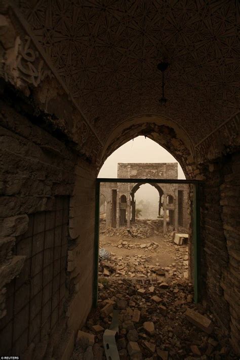 شاهد بالصور حجم الدمار الذي خلفه داعش في النبي يونس بالموصل البوابة