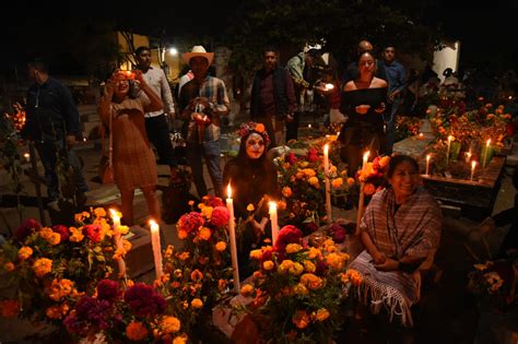 Recorre los panteones de Oaxaca Una tradición de Día de Muertos