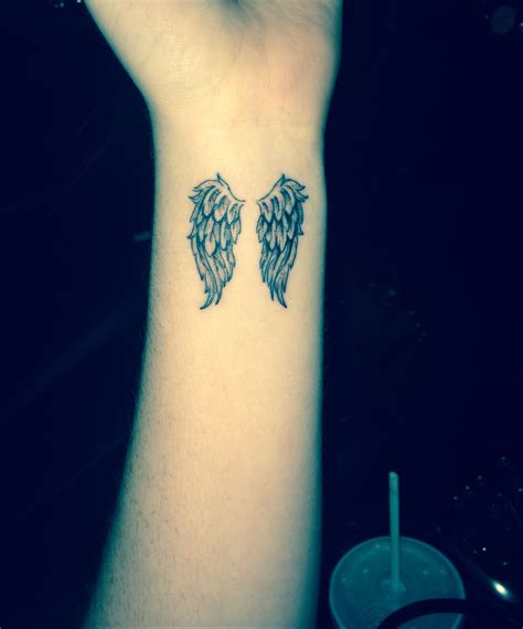 25 Amazing Angel Wings Tattoo With Name In The Middle Ideas In 2021