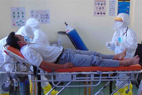 Chiều 15/3, trung tâm kiểm soát bệnh tật tp.hcm cho biết thánh phố vừa tiếp nhận thêm 1 trường hợp (sau trường hợp bệnh nhân số 53) là người nước ngoài, có triệu chứng viêm hô hấp, tự đến bệnh viện khám kiểm tra. TP.HCM: Bệnh viện dã chiến Củ Chi đã cách ly 16 người vì ...