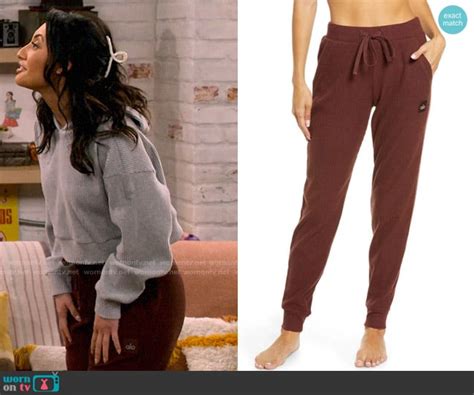 Wornontv Vals Grey Cropped Hoodie And Brown Pants On How I Met Your Father Francia Raisa