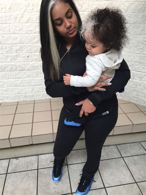 5 out of 5 stars. This Baby Was Born With the Same White Hair Streak as Her ...