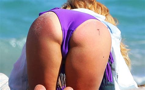 Hayden Panettiere Hot Booty Bent Over On The Beach Hot Nude Celebrities Sexy Naked Pics