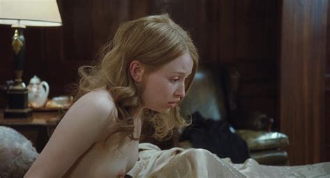 Emily Browning Nude Pics Página 10