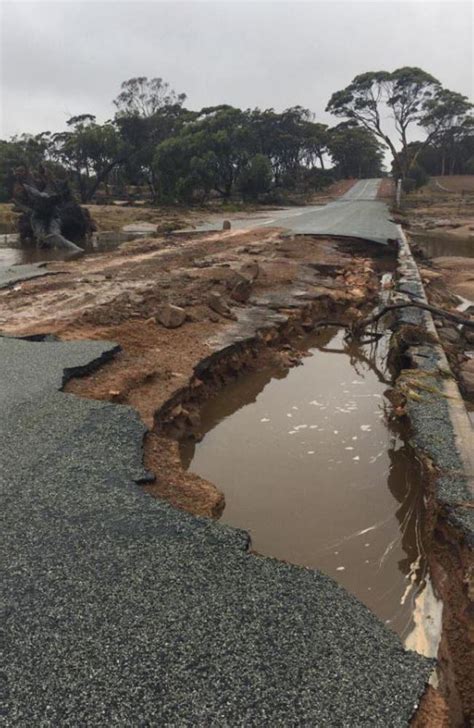 perth floods swan valley swamped kimberley avon floods update