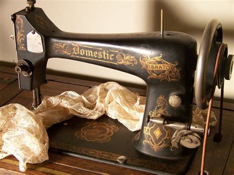 tattered-treasures-my-favorite-things-aka-grandma-s-sewing-machine