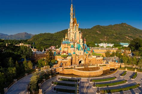 Visit hong kong disneyland official website to buy park tickets, view and book hotel special offers, and find information about hong kong disneyland attractions, entertainment, and more. Castle of Magical Dreams Hong Kong Disneyland-3 - DAPS MAGIC