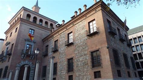 If you book with tripadvisor, you can cancel up to 24 hours before your tour starts for a full refund. La historia oculta de la Casa de las Siete Chimeneas ...