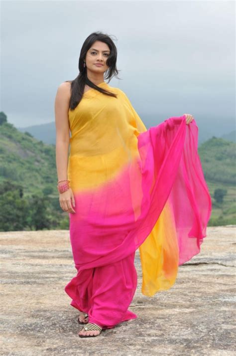 Tollywood Actress Nikitha Narayan Hip Navel Show In Yellow Saree Imagedesi Com