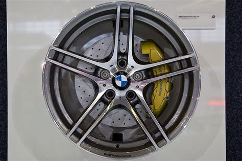 Viele details hat das unternehmen bisher allerdings nicht wirklich gepostet, so das wir hier etwas „raten zp.six deep concave phantom schwarz / polierte alufelgen in den dimensionen 8,5j x 19 zoll et35 mit 225/35/19 bereifung vorn und 9,5j x 19 zoll. Foto: BMW Performance Felge 19 Zoll, Preis: 515 Euro (vergrößert)