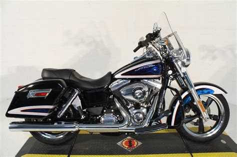La condición actual del vehículo puede implicar que alguna característica descrita a continuación ya no se encuentre disponible en el vehículo. 2014 Harley-Davidson Dyna Switchback - Moto.ZombDrive.COM