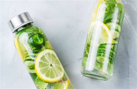 Infused Water Rezepte: 5 frische Ideen für dein Vitaminwasser