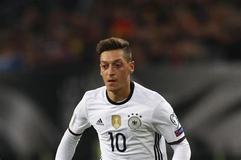 Последние твиты от mesut özil (@mesutozil1088). Germany 2 Northern Ireland 0: Arsenal's Mesut Ozil eases injury fears as Germany poke fun at ...