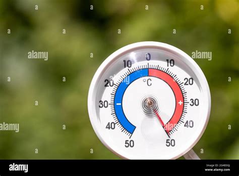 Outdoor Thermometer Mit Celsius Skala Zeigt Extreme Heiße Temperatur 50