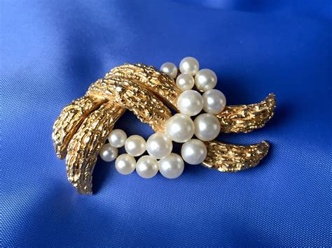 Crown Trifari Vintage Signed Gold Tone And Faux Pearl Brooch Vintage Trifari Brooch Gold And
