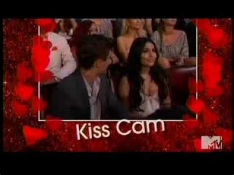 Search, discover and share your favorite kiss cam gifs. Zanessa - Kiss Cam and MTV Movie Awards 2010 - YouTube