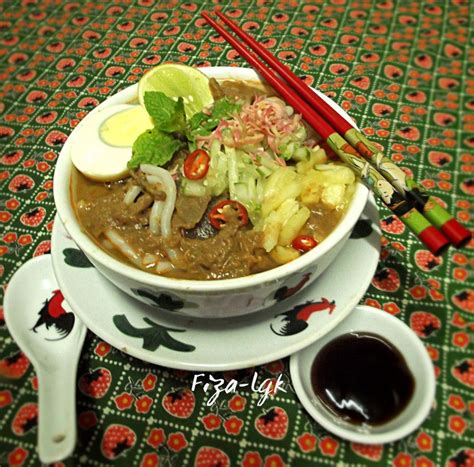 Masak 2 liter air sehingga mendidih dan celurkan udang (300g) seketika. ASAM LAKSA | Fiza's Cooking