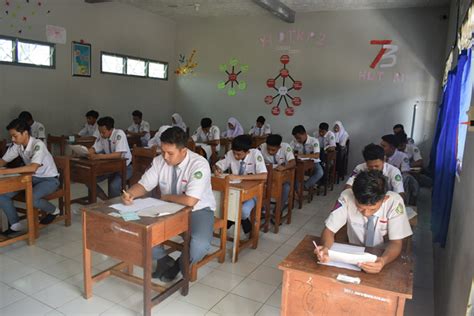 Demikian pembahasan mengenai pelatihan soal pkn kelas 12 sma/ma. Tryout UN Paper Kelas XII Skalsain | SMK Al Husain Keling Jepara