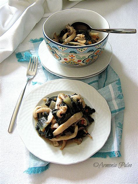 1 kg di seppie 1 kg di bietole 1 cipolla rossa 2 spicchi d'aglio 2 gambi di sedano 1 carota 400 g di pomodori pelati 1 bicchiere di vino bianco olio e.v.o. Seppie in Zimino