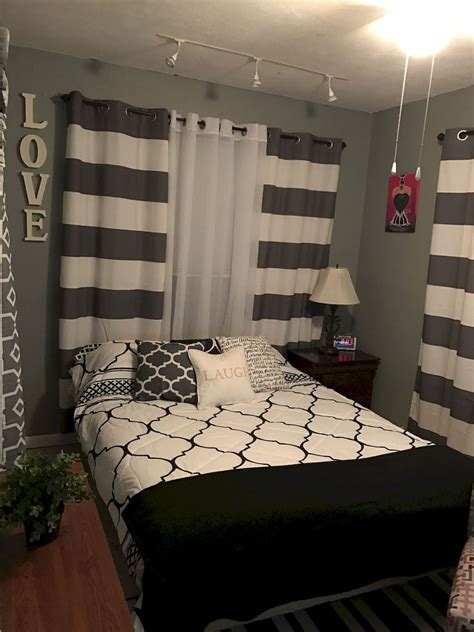 That's the reason why we have gathered 25 small bedroom decorating ideas on a budget. Awesome Small Bedroom Decorating Ideas On A Budget (25 ...