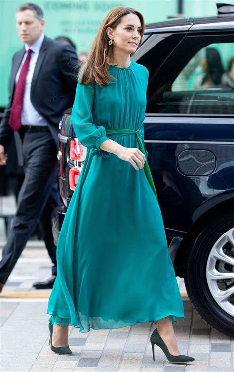 The Only 4 Shoe Styles Kate Middleton Wears With Dresses Artofit