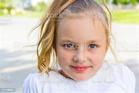 かわいい女の子 6歳から7歳のストックフォトや画像を多数ご用意 6歳から7歳 8歳から9歳 ポートレート Istock