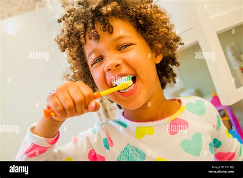Brush Teeth Hi Res Stock Photography And Images Alamy