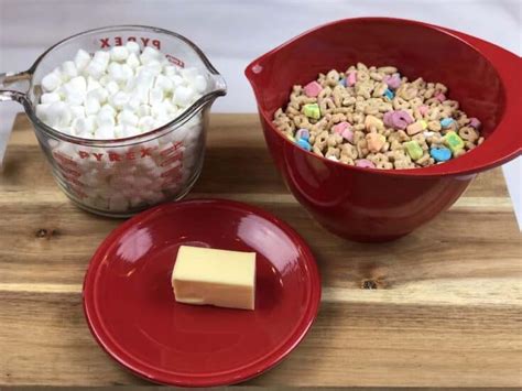 Lucky Charms Marshmallow Treats Moms And Munchkins