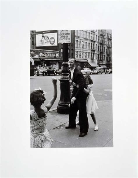 Helen Levitt New York 1942 Man And Girls On Columbus Avenue