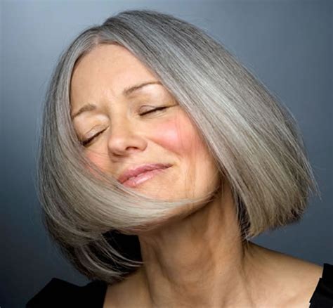 What hairstyles look good on a round face? 50 Amazing Haircuts for Older Women Over 60 in 2020-2021 ...