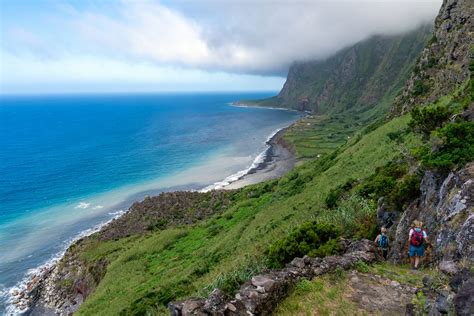 Ilha das flores, qui signifie « île des fleurs » en français) est une île des açores, un archipel du portugal. Wanderung auf Flores - Azoren Foto & Bild | world, meer ...