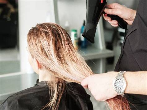 Before you reach for a hat, check out these 13 quick hair fixes you might want to try until well, if you are really serious about curing your greasy hair, you can always visit a if you dye your hair anyway, then this is just a bonus! You Can Actually Train Your Hair to Be Less Greasy—Here's ...