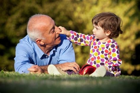 Impulsan Proyecto Para Abuelos Separados De Sus Nietos Programación