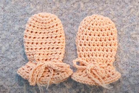 Quick And Cute Crochet Baby Scratch Mittens