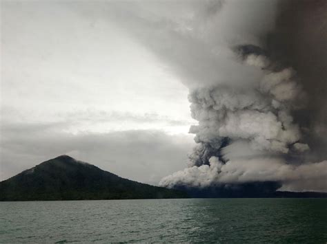 Satellite Radar Reveals Anak Krakatau Volcano Collapse Triggered