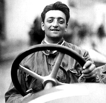Enzo grew up on february 18, 1898 in modena, italy. Biografia de Enzo Ferrari