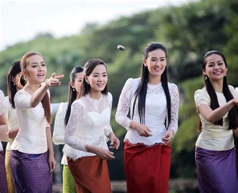 cambodian ladies playing khmer traditional game with traditional clothes during khmer new year